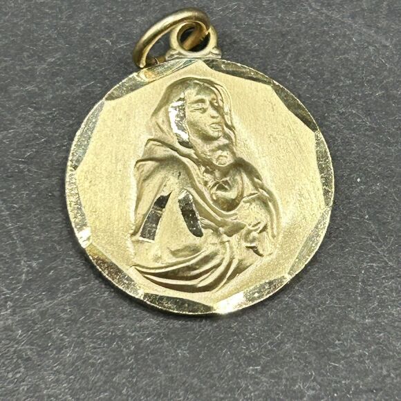 Vintage Madonna and Child Pendant Market Sterling Chapel Mary Religious Medal - Picture 3 of 5